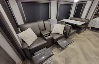 King bed☆Reclining sofa☆Large bathroom