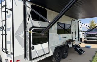 Luxury Family Camper | Sleeps 5 with Bunkhouse!