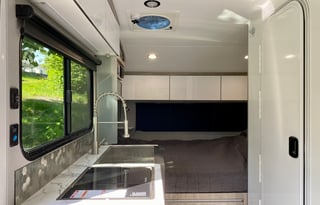 2022 inTech RV Sol Horizon