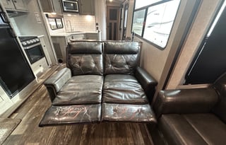 Unit 10-Outback with Large Rear Living & King Bed