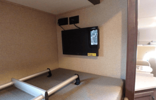 2018 Chateau 31E Bunkhouse 5 TV's