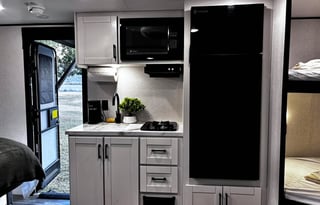 Desert Rent A Hive –2026 Clean Jayco w/ Bunks