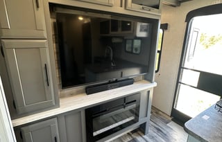 2023 Crossroads Volante 34BH - Kid & Pet Friendly!