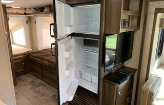 Keystone Pull Behind - Sleeps 10