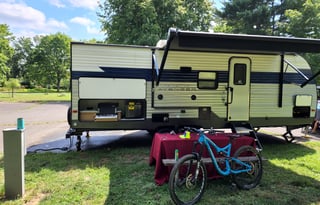 Family-Friendly 28' Avenger – Sleeps 8, Bunk Beds