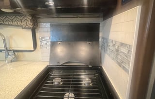 2019 Luxury Motor Coach w/ Washer / Dryer