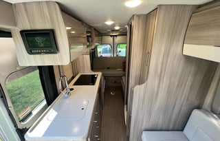 Luxury Camper Van for 6!