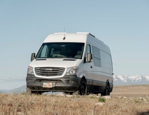 Custom Built Off-Grid Freightliner Sprinter 2500