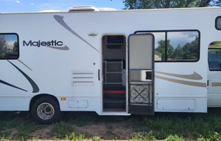 Easy RV for a Road Trip w/ Dogs