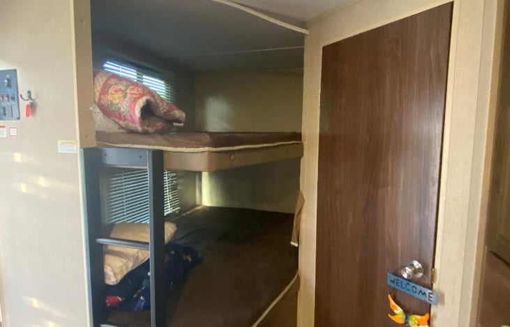oversized bunks at rear entry
