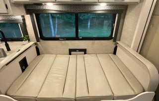 Rollin Ritz  2022 Thor Motor Coach Four Winds 31E