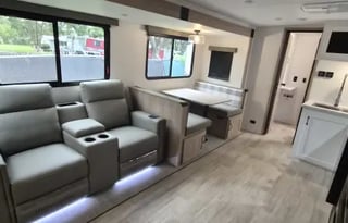 Brand New 2025 3 bedroom!Sleeps 8 Palomino Solaire