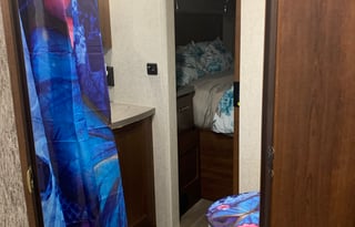 BELLA-Sleep 8 - 10 2018 Forest River Sunseeker RV