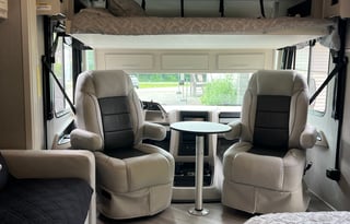 Relaxing Luxury RV Rental w/bunkhouse