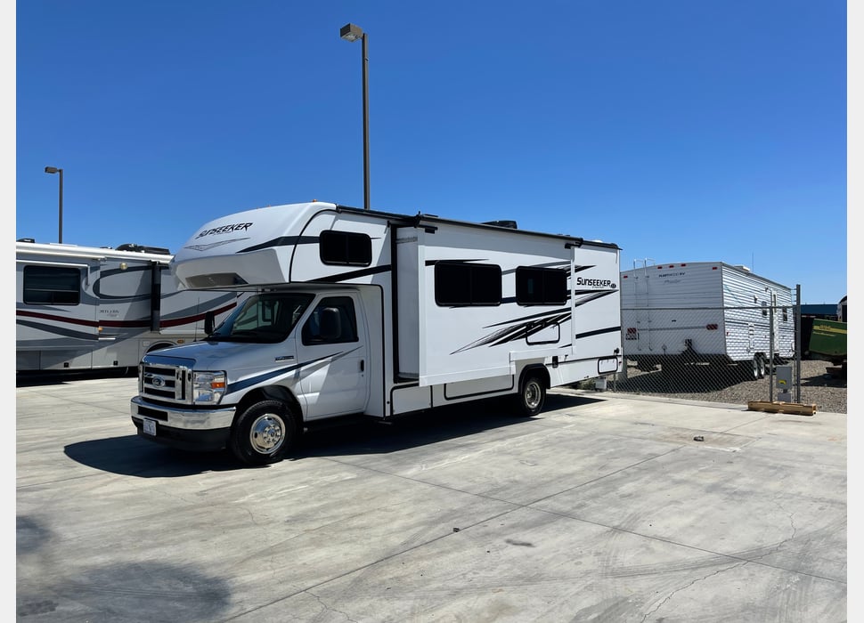 Class C Motor Home rentals in Bakersfield