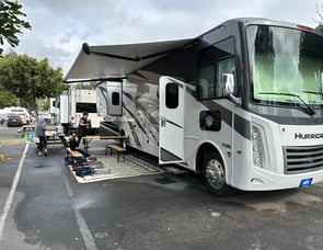 Thor Motor Coach Hurricane 35M