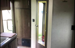 2018 KZ Sportsmen Classic 151RB