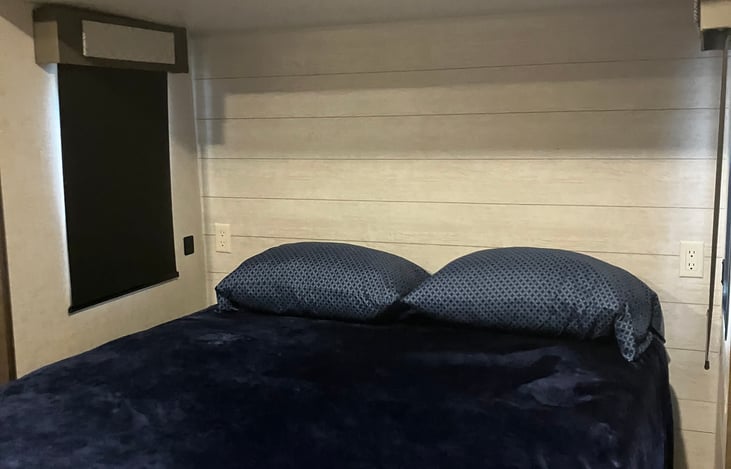 Master queen bed