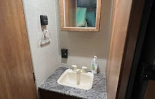 Cozy Springdale Summerland | 2 AC’s!!