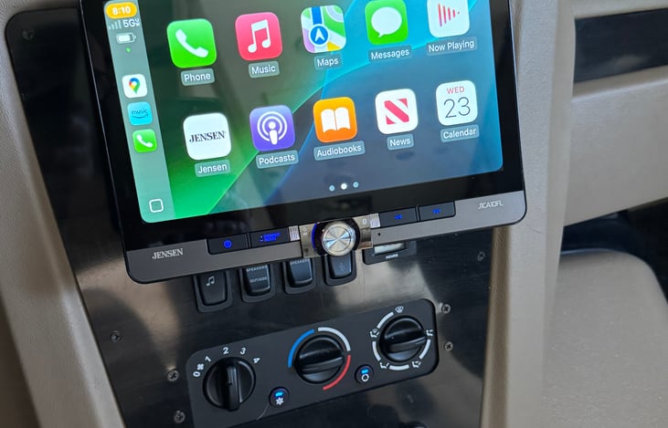 Wireless Apple CarPlay and Android Auto with big screen.