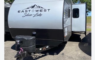 2019 EAST TO WEST Della Terra 27 K2D