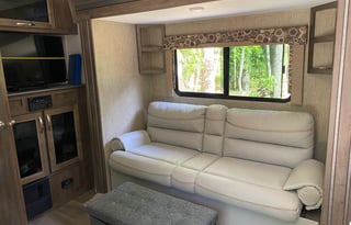 Happy as a Clam 2018 Coleman Light 1805RB