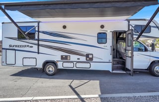Gently Used Spacious 2023 Forest River Sunseeker