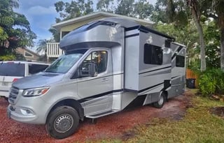 2020 Tiffin Wayfarer - The Luxe Rover