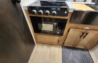 2025 Cherokee Grey Wolf