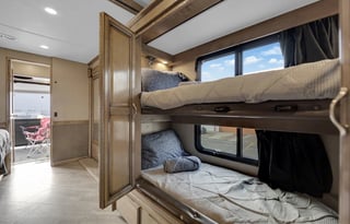 North Cascades Bounder | Luxury | Spacious | Vegas