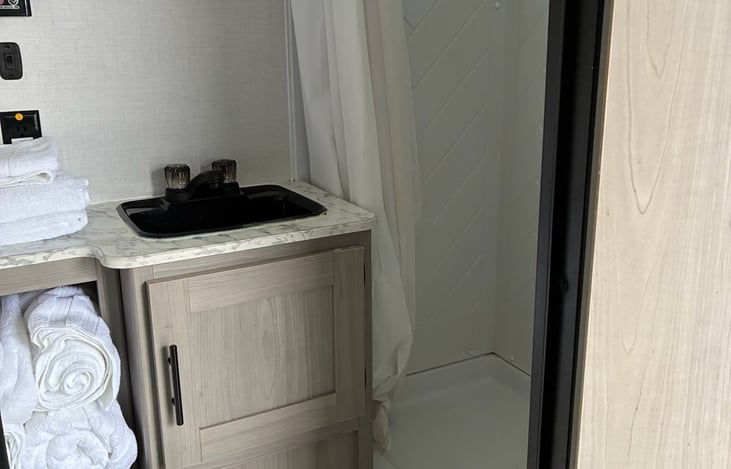 Toiletries and clean towels