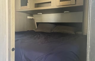 Spacious Family Friendly 35 Ft Bunkhouse