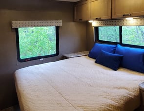 Thor Motor Coach Four Winds 30D