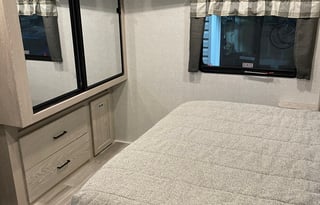 2021 Super lite ; accommodating;  dog friendly.