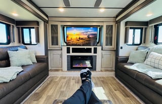 The Cabana Montana - 2021 Montana HC 377FL