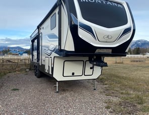 Keystone RV Montana High Country 335BH