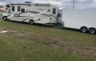 Pet Friendly, Outdoor Living, Top Shape Class C RV