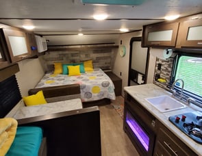 Dutchmen RV Coleman Lantern LT Series 17B