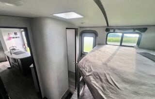 2021 Keystone Bullet 330BHS TT Sleeps 9