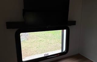 Luxury & Comfort 5th Wheel– Perfect for Adventures