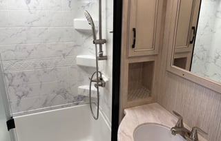 Hamilton's Hangout 3- Bunkhouse Beauty-NO PETS