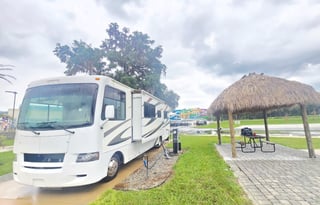 2011 Thor Motor Coach - Hurricane 32D