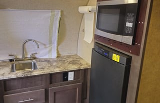 Adventure-Ready R-Pod – Bring Your Pup!