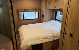 2016 Coachmen RV Freelander 32BH Ford 450