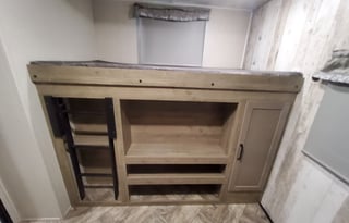 SLEEPS 9 100 weekday special, HUGE Temp housing