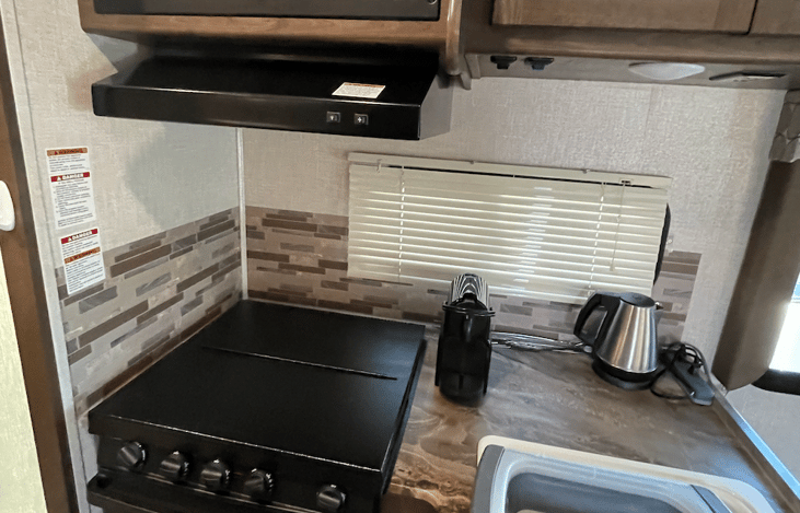 Plenty of preparation space, with a stove top (3 burners) underneath. Nespresso machine and kettle for hot drinks.