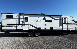 Kids Love The Hitch Hiker 2021 UltraLite-Sleeps 11