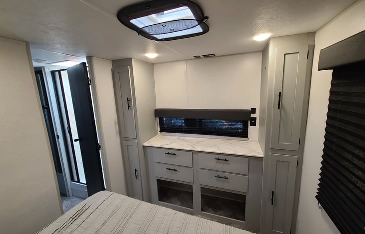 Plenty of storage for your clothes. Hangers are available in the unit.