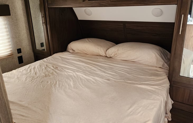 Masterbed. Queen size