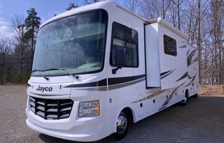 2018 Jayco Motorhome sleeps 10!